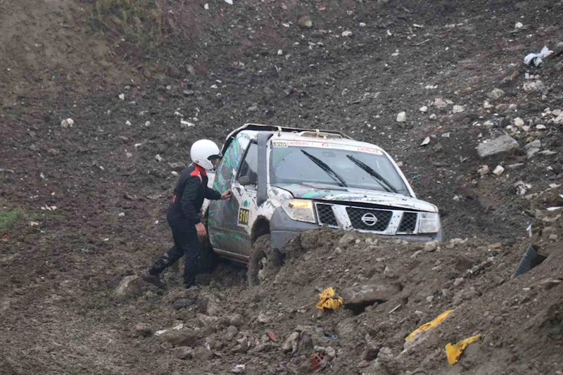 Off-road yarışlarının ‘seyirci’ etabı adeta nefes kesti
