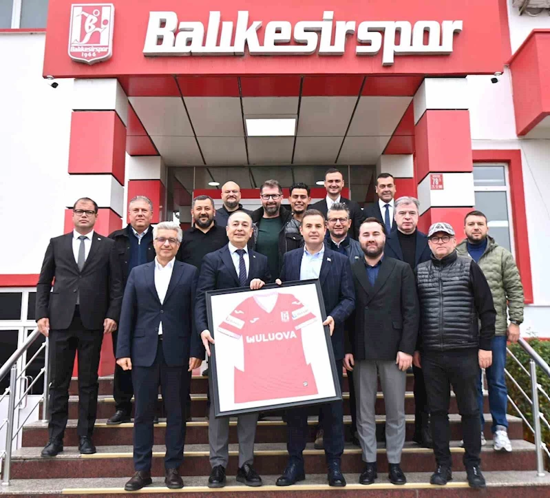 Balıkesir Büyükşehir Belediye Başkanı Ahmet Akın, Balıkesirspor Kulübü’nü ziyaret etti
