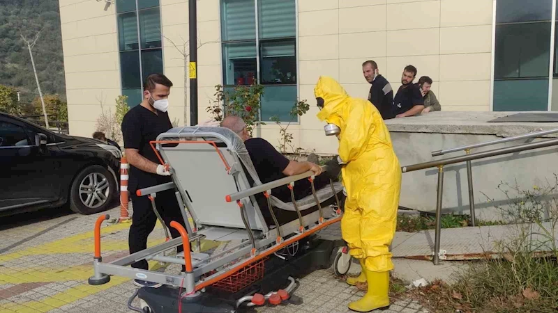 İplik fabrikasında zehirli gazdan etkilenen işçiler hastaneye kaldırıldı