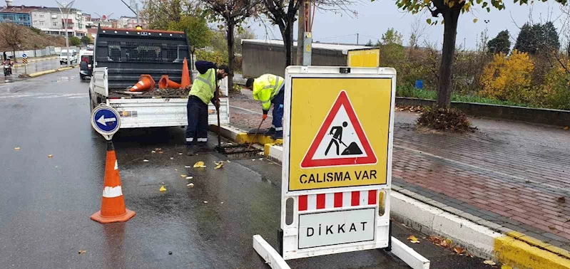 Mazgal ve menfez temizliği yapılıyor
