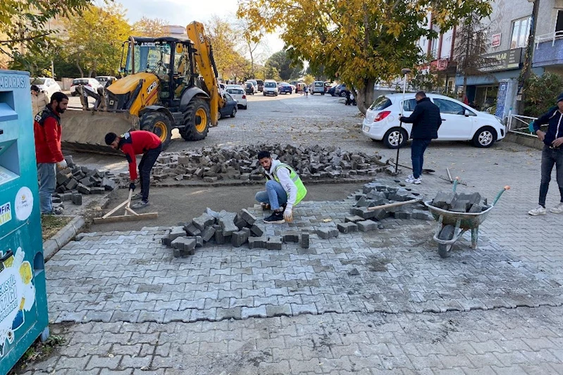 Süleymanpaşa’da olumsuz hava şartlarına rağmen yol çalışmaları devam ediyor
