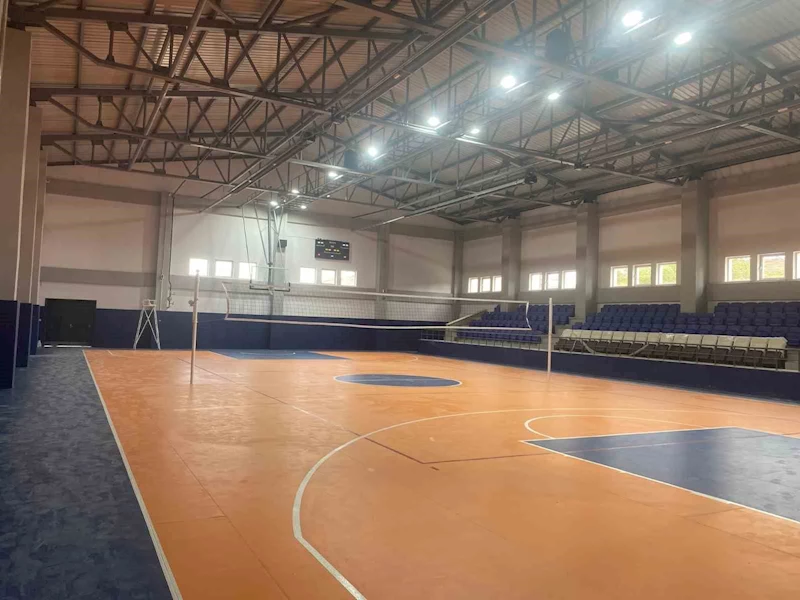 250 kişilik kapasiteye sahip olan spor salonu hizmete açıldı
