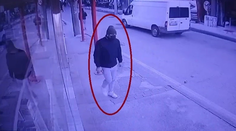 Maskeli sahte polis, terörle korkutup emeklileri dolandırdı...Gerçek polislere yakalandı
