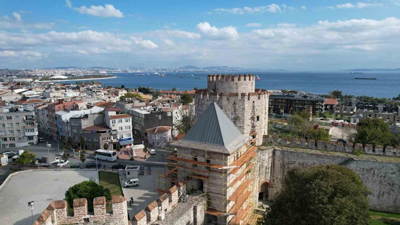 İstanbul siluetinin kaybolan parçaları tamamlanıyor: Tarihi Yedikule Hisarı’nın ilk külahı takıldı