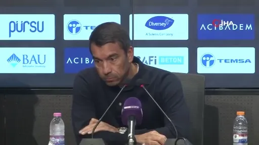 Giovanni van Bronckhorst: “Hatalı kararlarımız bize pahalıya mal oldu”