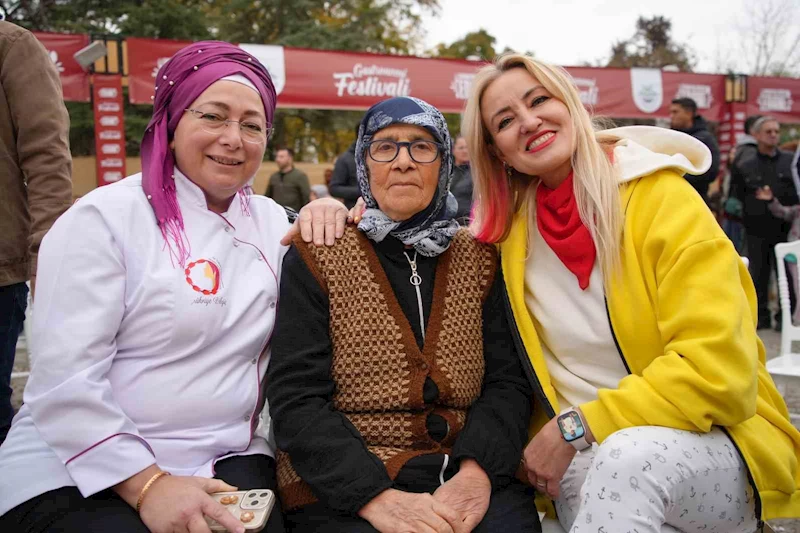 Edirne’de kadınlar en lezzetli yemeği yapmak için yarıştı
