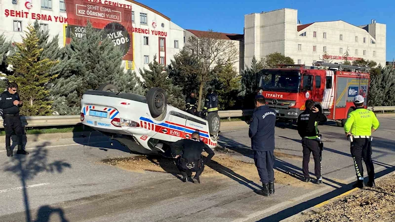 Kocaeli’de direğe çarpan jandarma aracı takla attı: 2 jandarma yaralı
