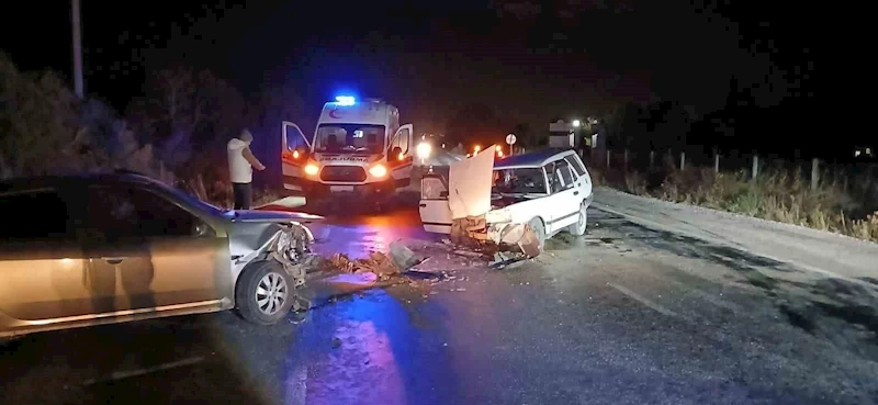 Gönen’de trafik kazası: Araçlar kafa kafaya çarpıştı, 2 yaralı
