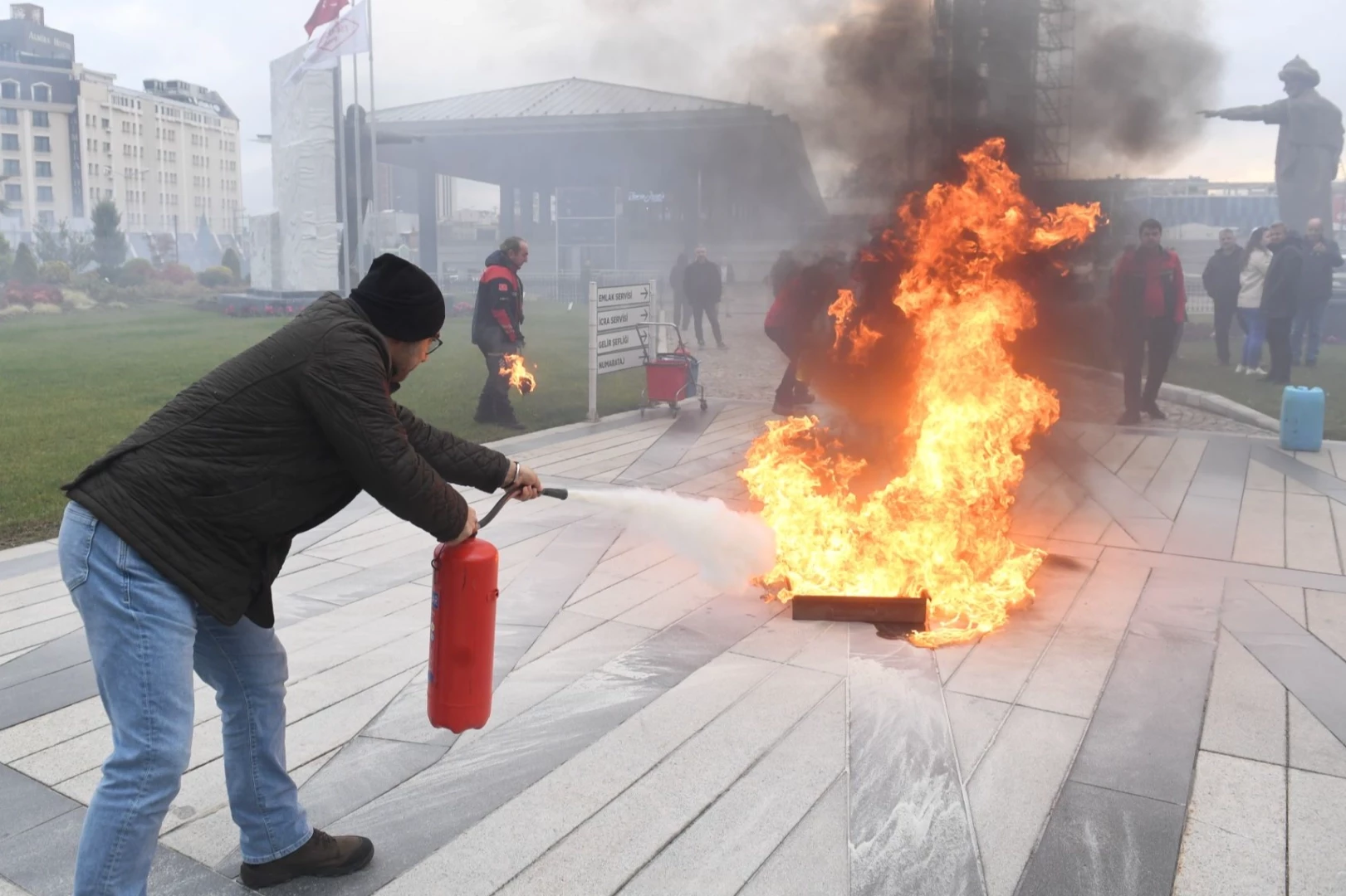 Bursa Osmangazi’de başarılı deprem ve yangın tatbikatı