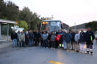 İlk seferini yapan ESHOT otobüsü Germiyan’da alkışlarla karşılandı