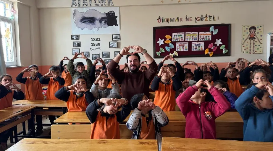 Şair Özdemir Hakkari, Yüksekova ve Van köylerinde iyiliği paylaştı