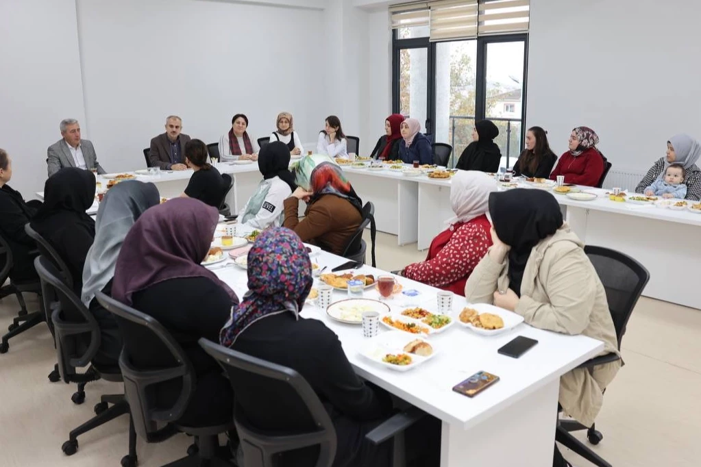 Başkan Çiftçi, Şekerpınar’daki kursiyerlerle bir araya geldi