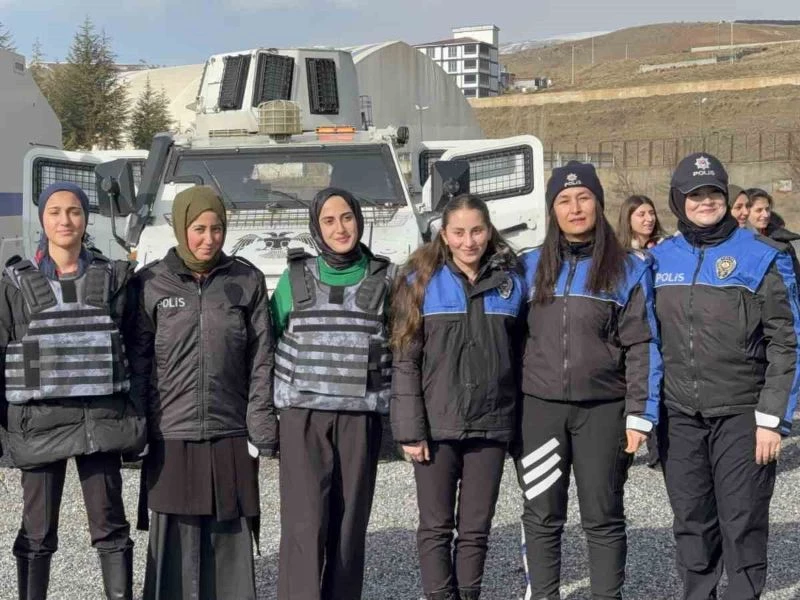 Tatvan’da “Polislik Hayalime İlk Adım” Projesi Kapsamında Etkinlik Düzenlendi