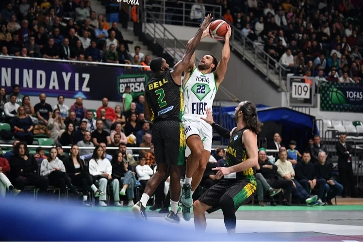 Yenilgisiz lider TOFAŞ Anadolu Efes