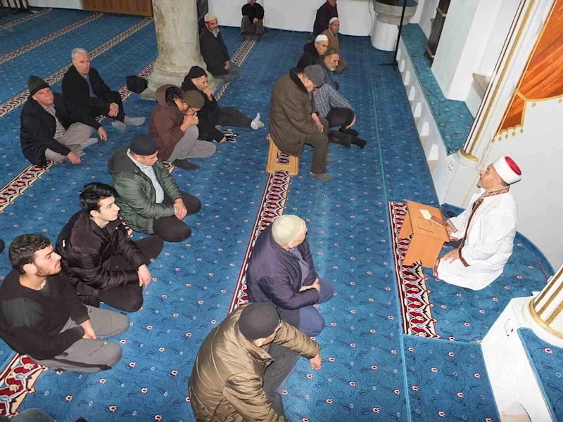 Burhaniye’ de sabah namazı buluşması Hacıahmet Camiinde yapıldı
