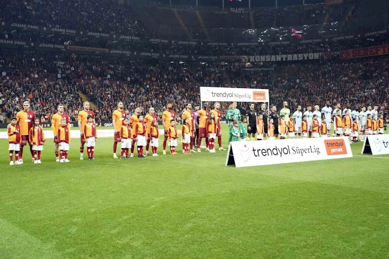 Trendyol Süper Lig: Galatasaray: 0 - RAMS Başakşehir: 0 (Maç devam ediyor)
