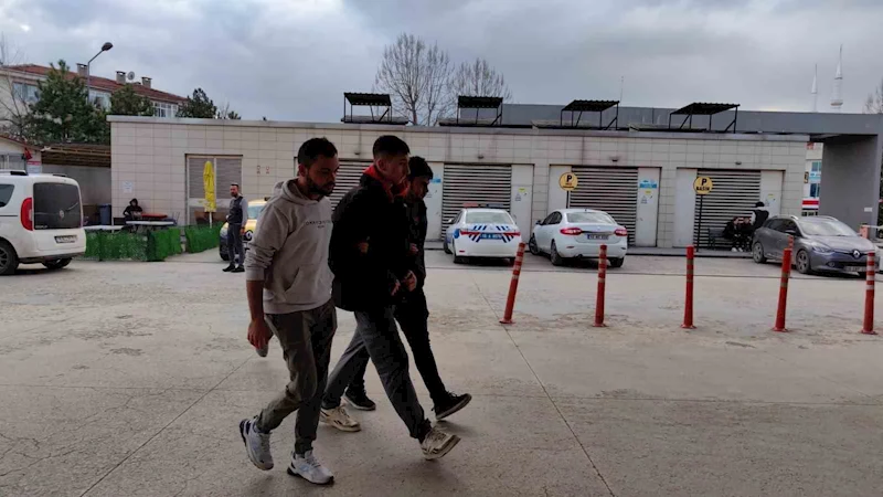 Bursa’da market sahibini bıçaklayan 3 şahıstan biri tutuklandı
