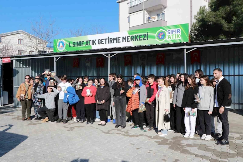 Çiftlikköy’de öğrenciler Sıfır Atık Merkezi’ni gezdi
