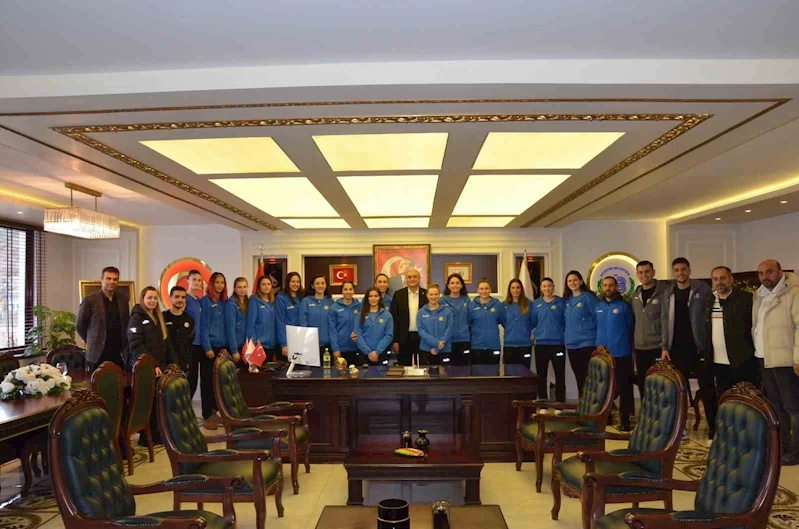 Başkan Bakkalcıoğlu “Bizim Kızlar”a başarılar diledi
