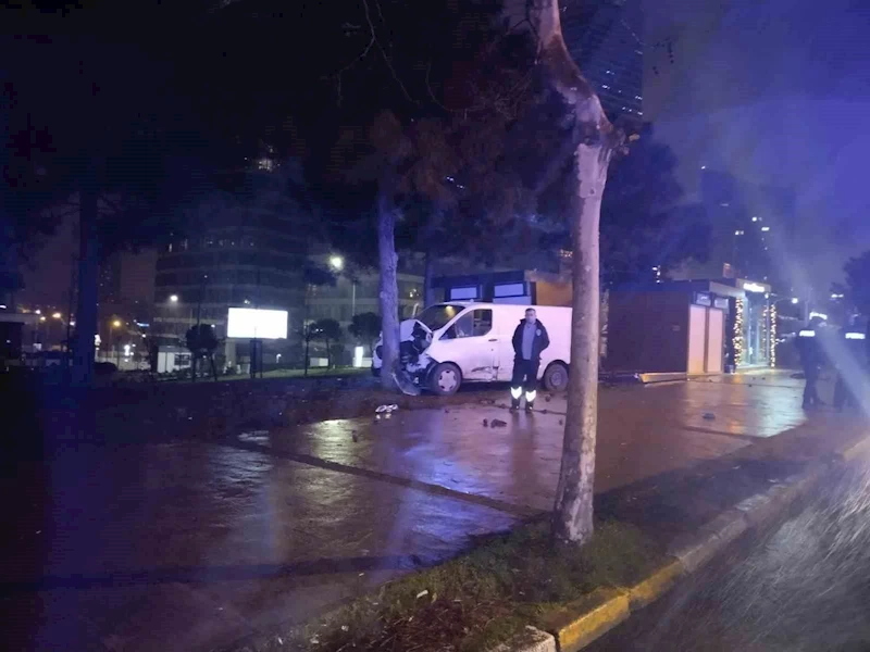 Ataşehir’de trafik kazası: 1’i ağır, 2 yaralı
