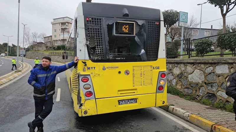 Sarıyer’de yolcu almak için yavaşlayan İETT otobüsüne, çöp kamyonu çarptı: 2’si ağır 3 yaralı