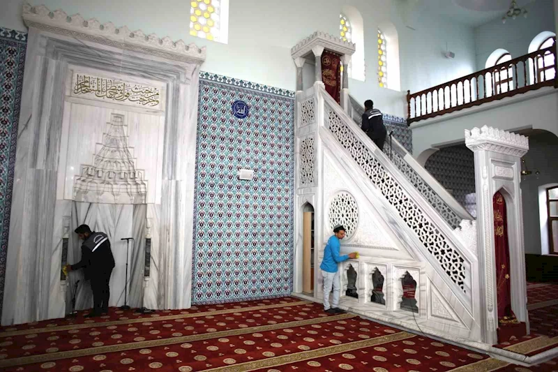 Başiskele’de camiler Ramazan’a hazırlanıyor
