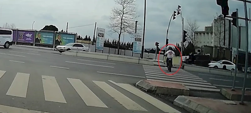 Minibüsün çarptığı motosikletli metrelerce savruldu

