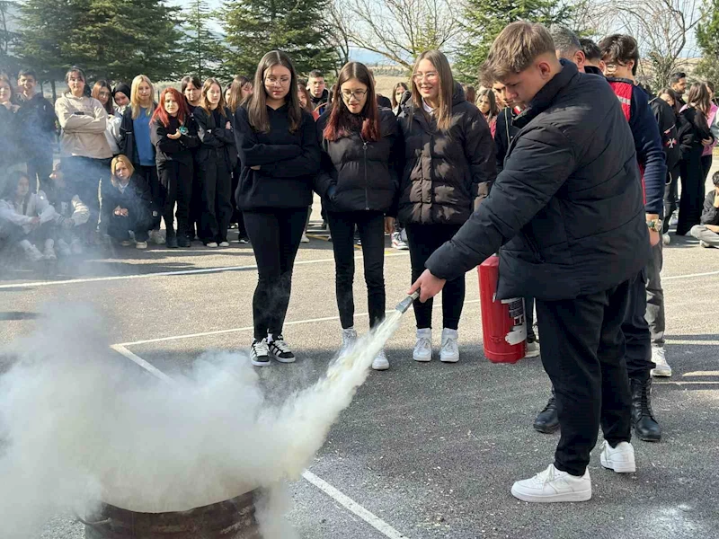 Bozüyük’te lise öğrencilerine yangın eğitimi

