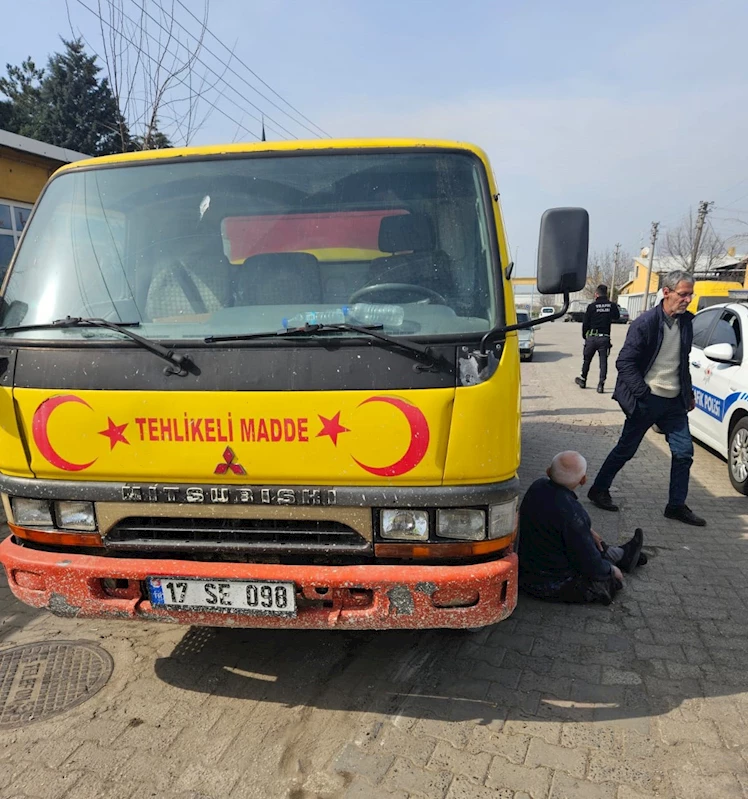 Tankeri tamir ederken altında kaldı
