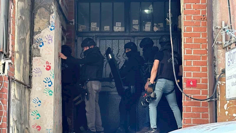 Çağlayan’daki saldırı girişiminin ardından İdil Kültür Merkezine terör operasyonu: 3 gözaltı
