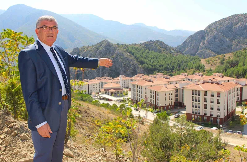 Mehmet Uyanık: “Amasya’mızda beş yılda 3 bin toplu konut yapacağız”
