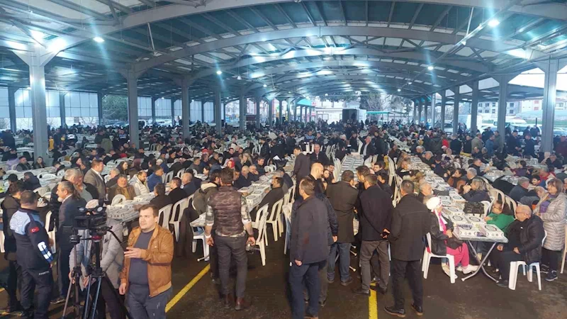 Tekirdağ’da 5 bin kişilik iftar sofrası kuruldu
