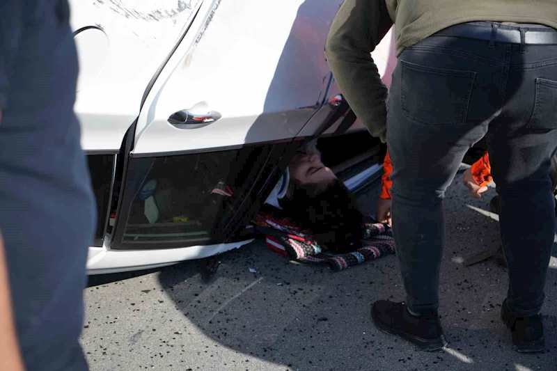 Edirne’de takla atan otomobil sürücüsü sıkıştığı yerden kurtarıldı
