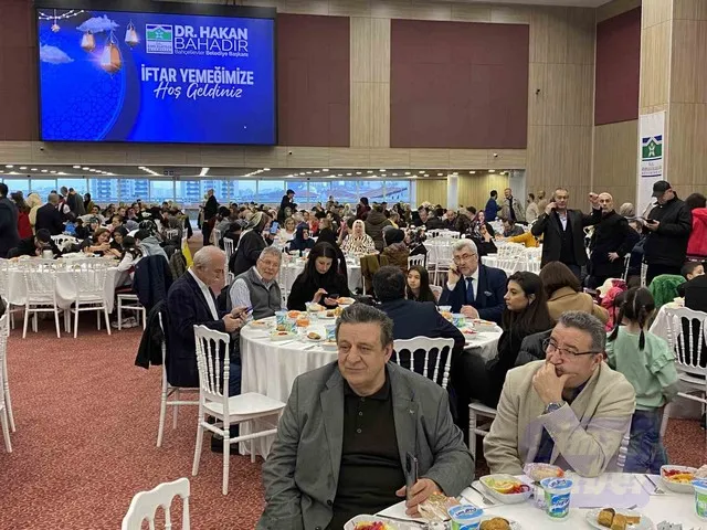 Gençlik ve Spor Bakanı Bak, Bahçelievler’de iftar programına katıldı