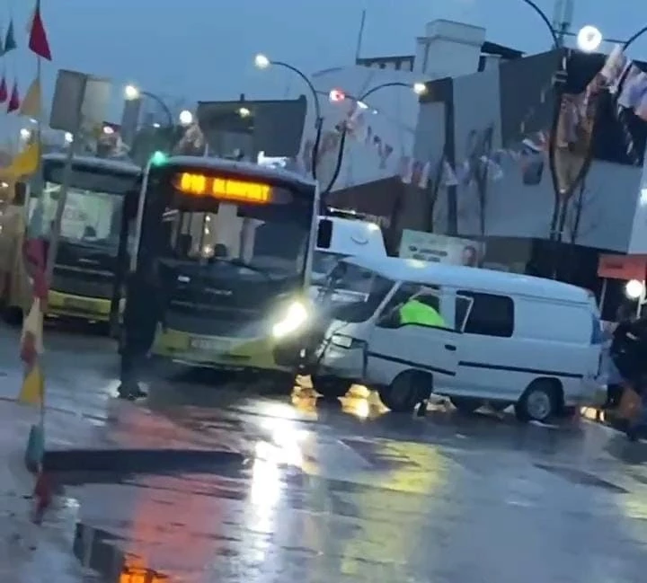 Bursa’da zincirleme kaza: 3 yaralı
