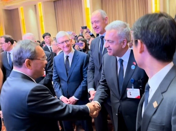 TFI TAB Gıda Yatırımları CEO’su Korhan Kurdoğlu Çin Halk Cumhuriyeti Başbakanı ile görüştü
