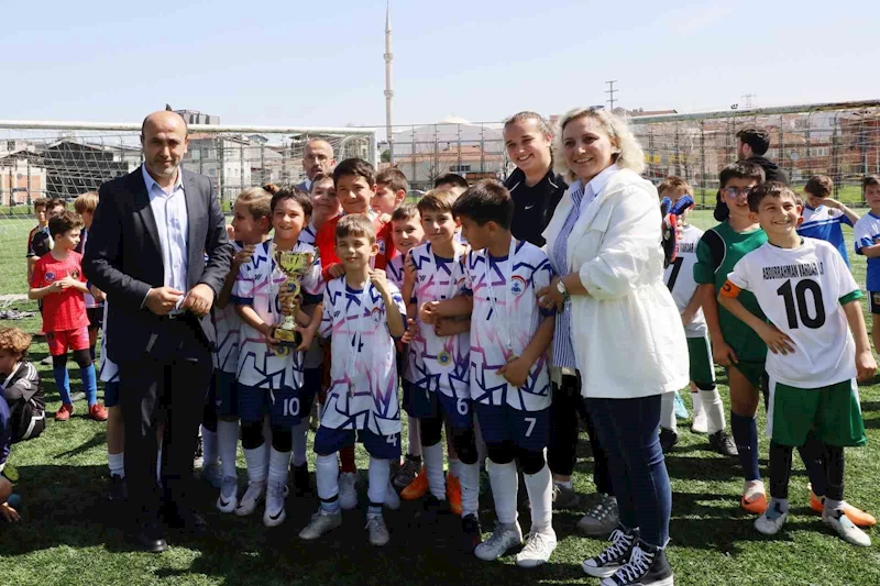 İlkokul Futbol Şenliği’nde kupalar sahiplerini buldu
