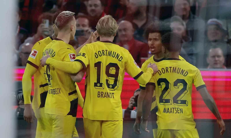 Borussia Dortmund, 10 yıl sonra deplasmanda Bayern Münih’i devirdi
