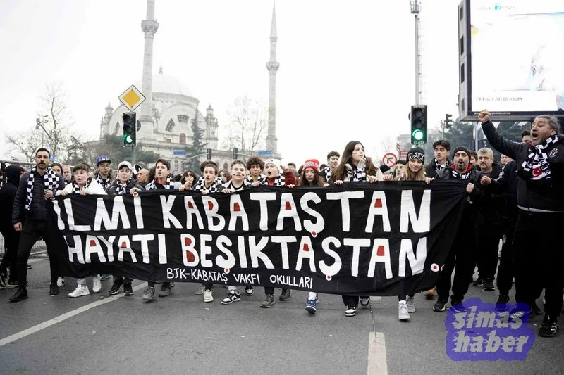 Beşiktaş taraftarından derbide takımlarına büyük destek