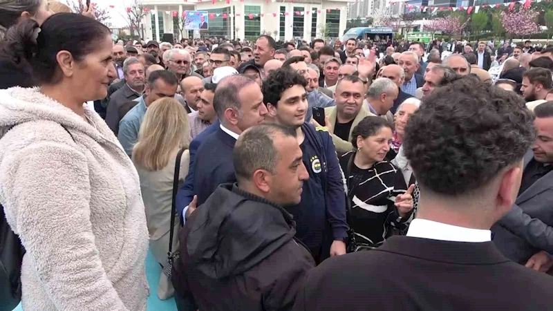 Başkan Yeğin, Sancaktepe’de vatandaşlarla bayramlaştı

