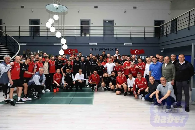 Beşiktaş teknik heyeti ve futbolcular, bayramlaşma töreninde buluştu