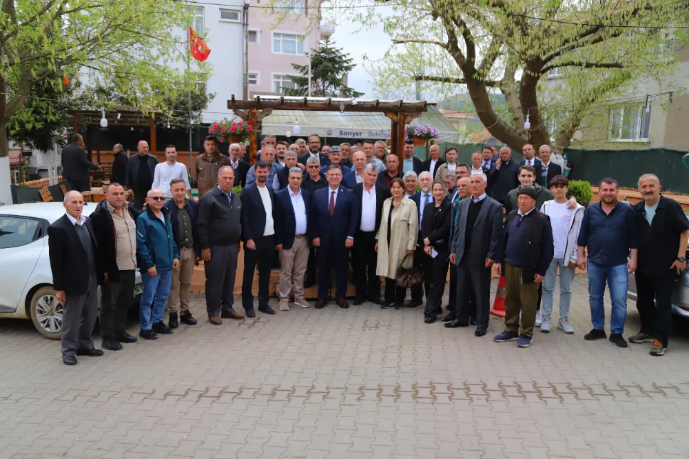 Sarıyer Belediye Başkanı Mustafa Oktay Aksu, bayramı komşularıyla buluşarak kutladı