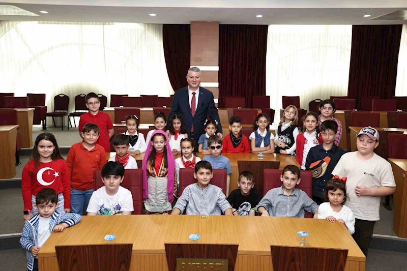 Serdivan Belediyesi Meclisi’nde söz hakkı çocukların
