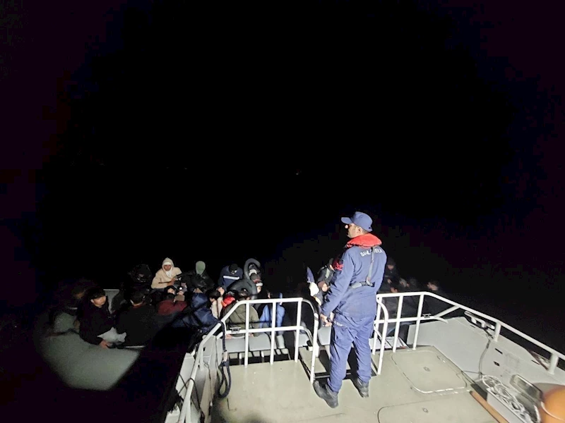 Ayvalık açıklarında 60 düzensiz göçmen yakalandı
