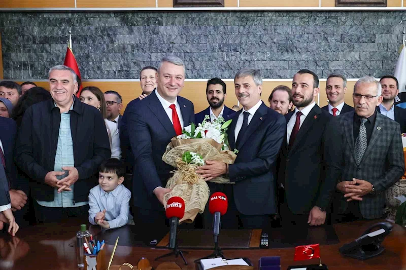 Başkan Alemdar görevi Osman Çelik’e devretti
