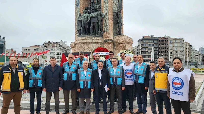 Memur-Sen Taksim’e çelenk bıraktı
