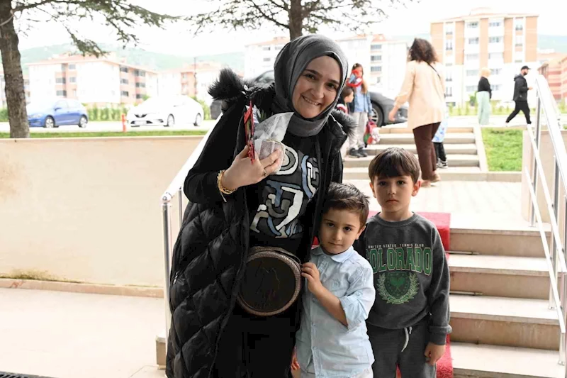 Bozüyük Belediyesi Kreşinin minik öğrencileri, annelerinin Anneler Günü’nü kutladı