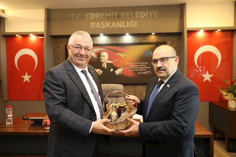 Vali Ustaoğlu, Edremit Belediyesi’ni ziyaret etti
