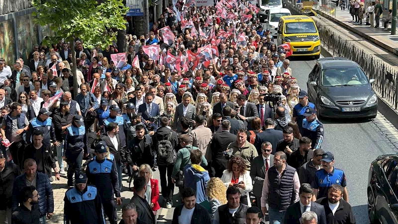 İstanbul’da vatandaşlar “Kurtuluşa Giden İlk Adım” yürüyüşünde bir araya geldi
