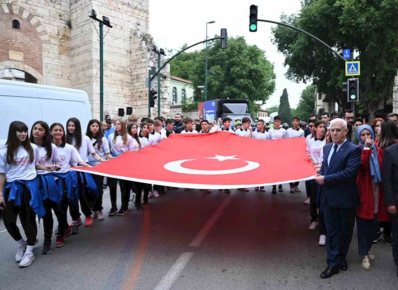 Bursa’da 19 Mayıs coşkusu kortej yürüyüşüyle başladı
